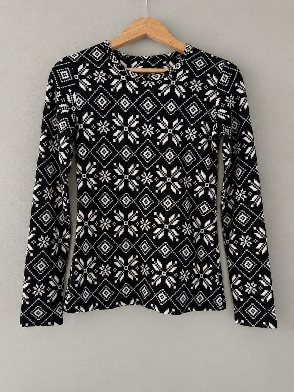 Cuddl Duds Black and White Nordic-Print Long Sleeve Top